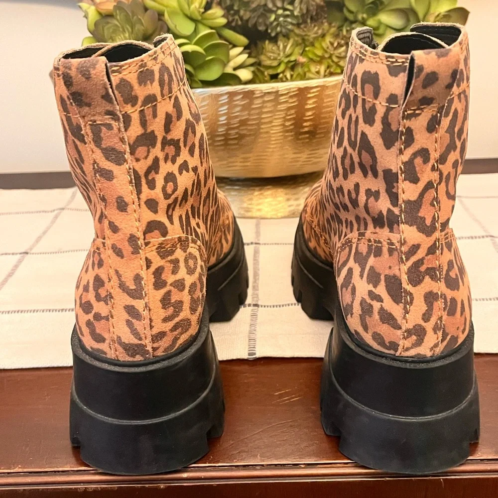 Gianni Bini Leopard Print Lug Soles Size 8 Zip Up Platform Chunky Heavy